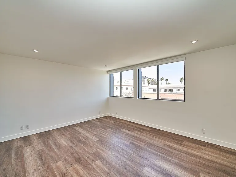 145 S Maple Dr #Penthouse 401 — Photo 18