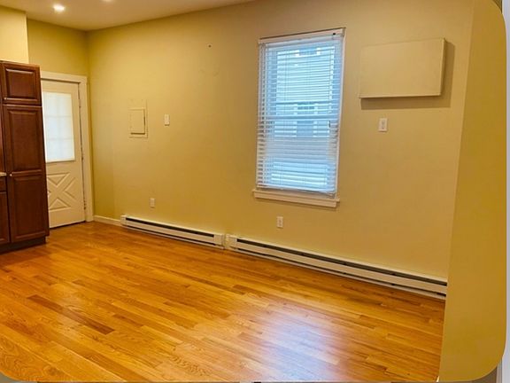4th image of 12 Surrey St APT 2