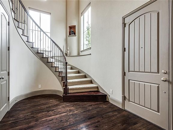 4th image of 7059 Comal Dr