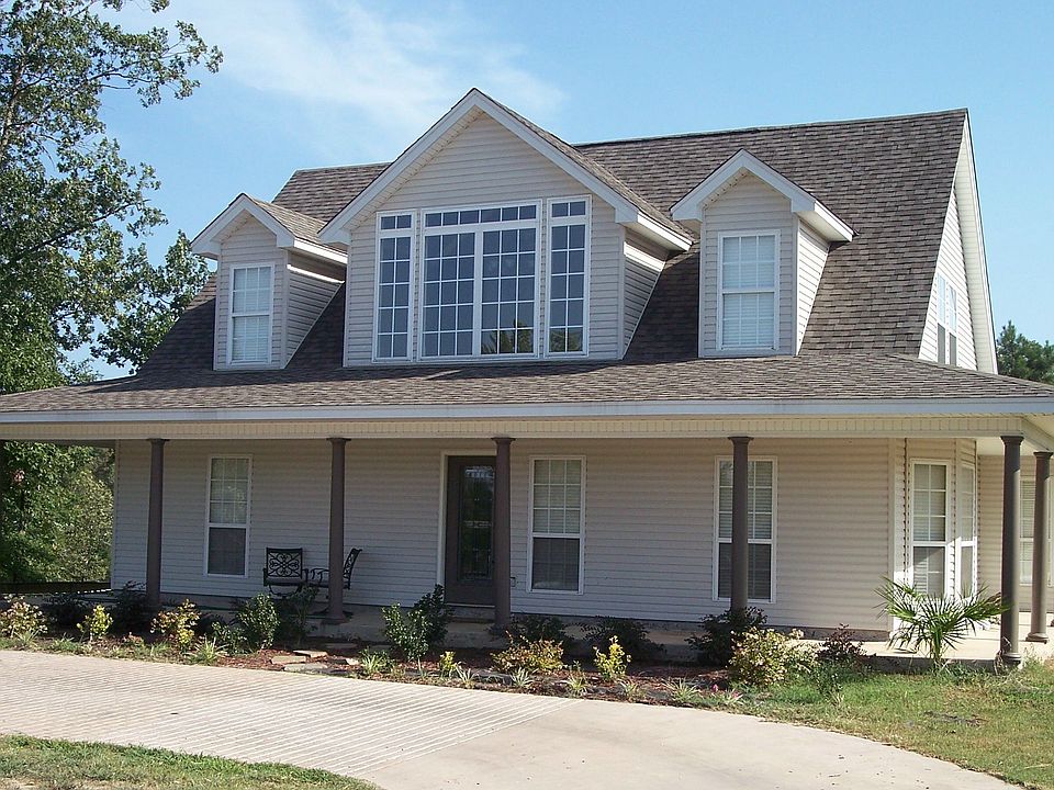 Beautiful 3100 s.f. home on 5  acres!