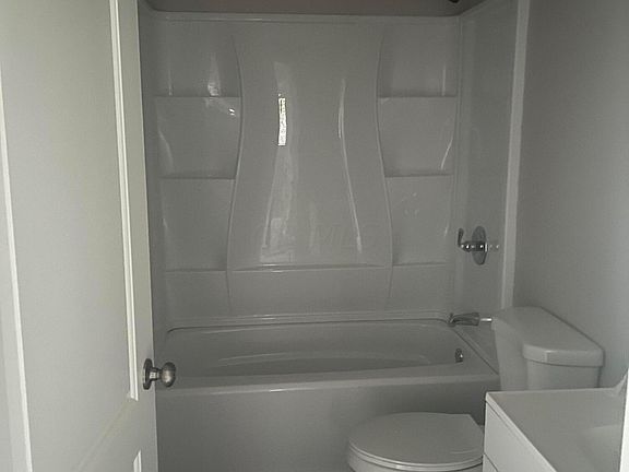 4th image of 2028 Shawbury Ct W