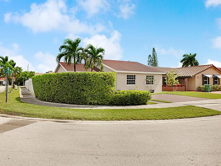 13835 SW 23rd Ter — Photo 22
