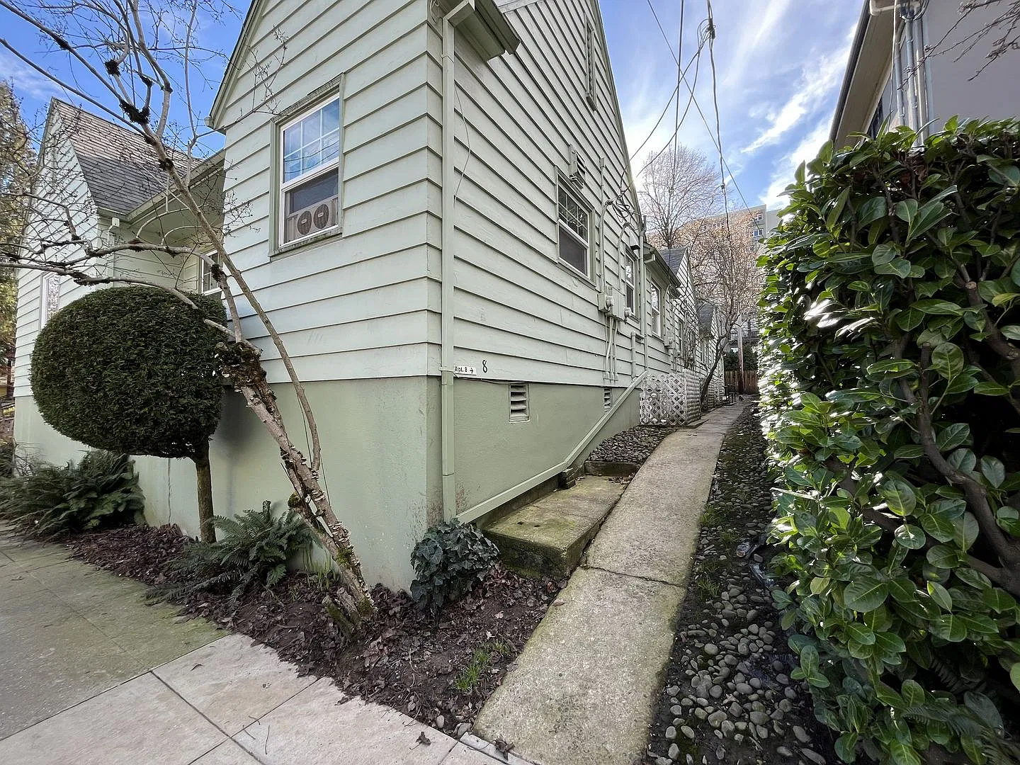 Charming Studio in Portland!! Great location Near 23rd Ave, Great Lighting, Community Washer / Dr... — Photo 3