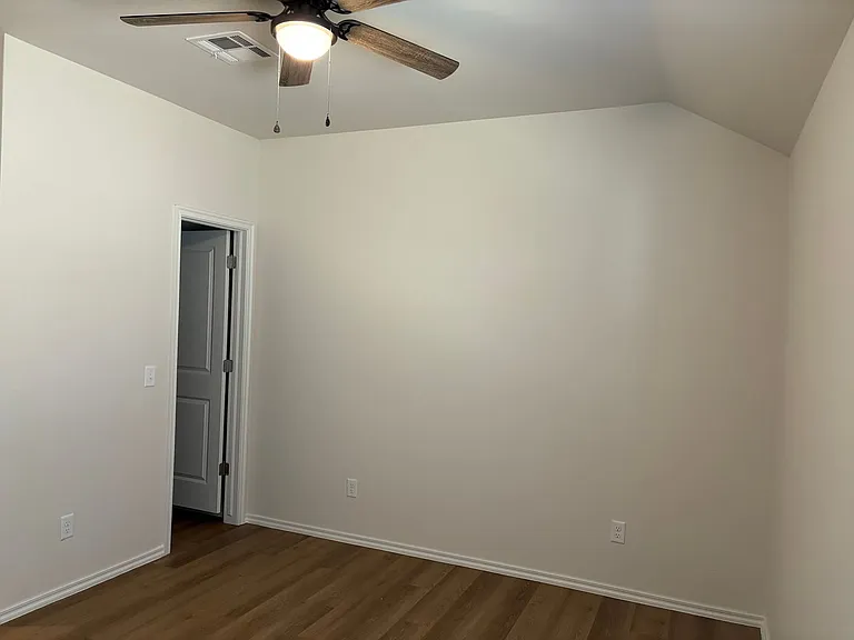 819 S Wilson Ave — Photo 18