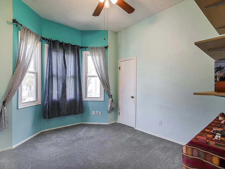 709 Sapling Cv — Photo 21