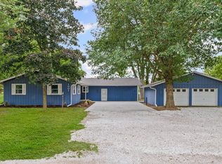 1001 W Dianne Ln, Mahomet, IL 61853