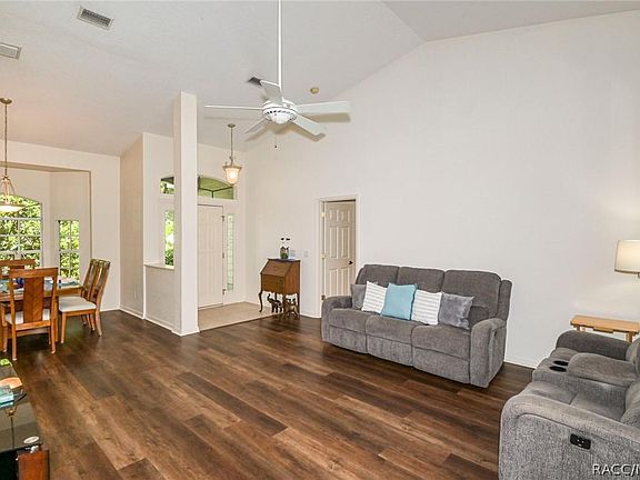 3rd image of 1044 E Oriole Ct