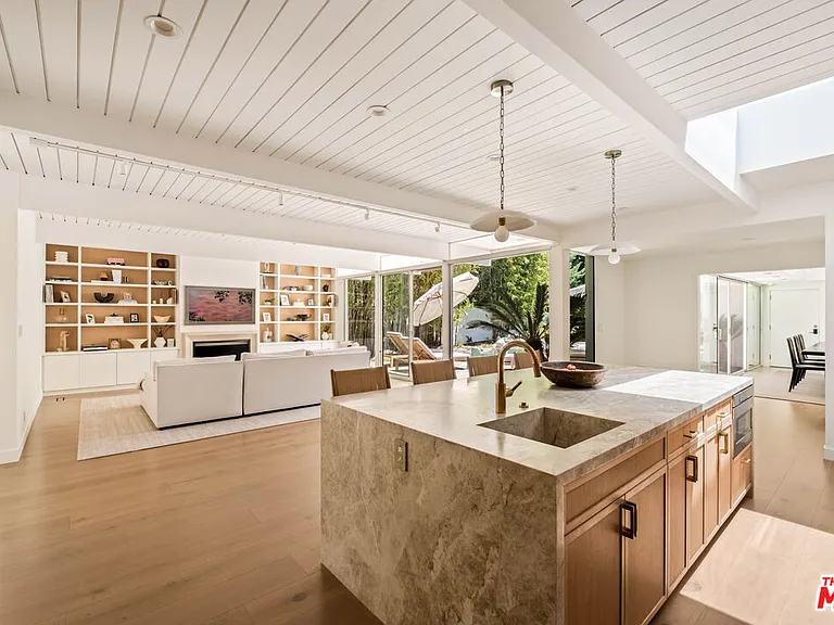 1908 N Beverly Dr — Photo 5