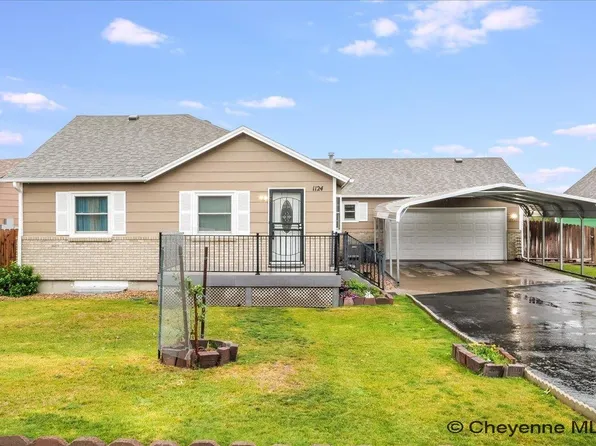 1124 Crescent Dr, Cheyenne, WY 82007