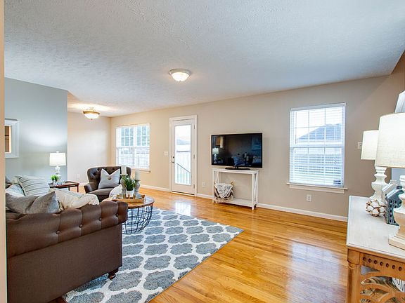 3rd image of 4923 Pillar Dr