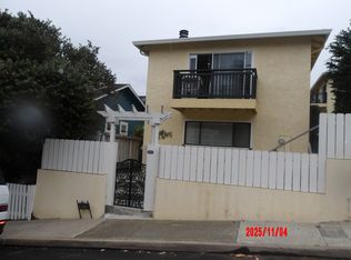 311 8th St, Pacific Grove, CA 93950