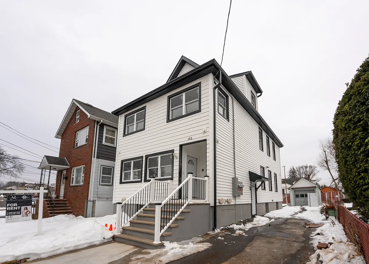 Building Photo - 152 Washington St #2-3