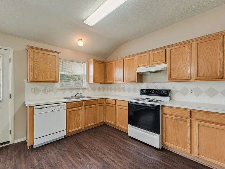 636 Canyon Pl — Photo 7