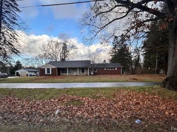 6300 Silver Lake Rd, Linden, MI 48451