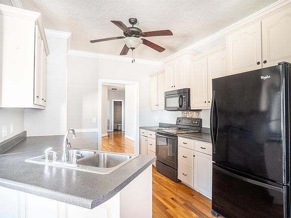 5th image of 403 6th Ave NE