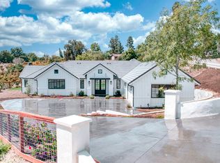 12 Vientos Rd, Camarillo, CA 93010