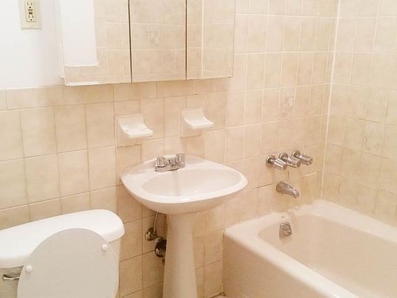 4th image of 417 14th St #11R