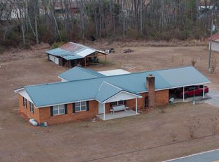 898 Sycamore Ln, Baxley, GA 31513