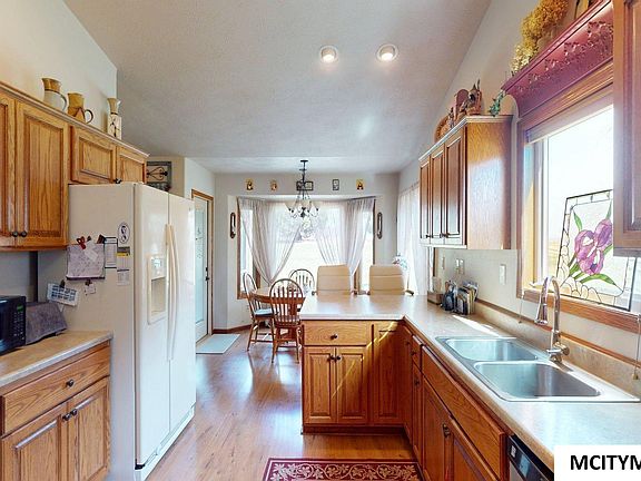 4th image of 20 Venetian Dr