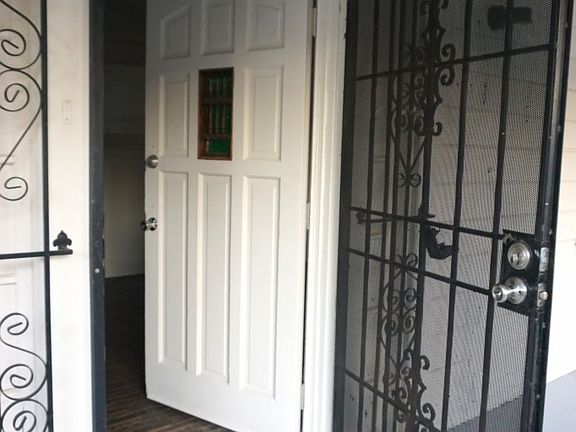 3rd image of 2048 S San Joaquin St