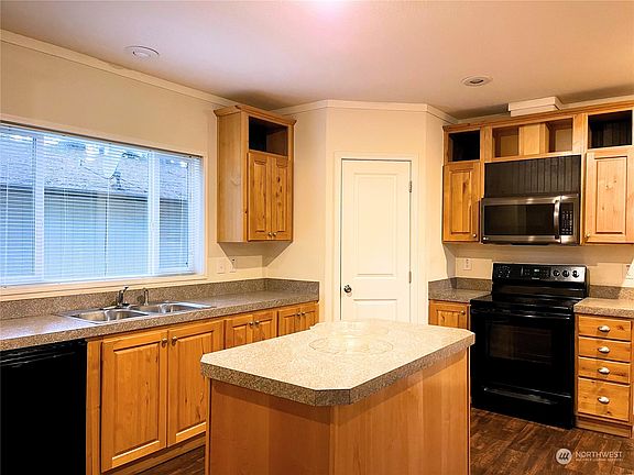 5th image of 2302 195th Avenue SW