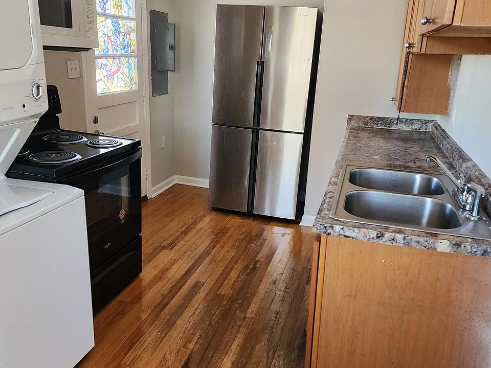 2nd image of 2832 Dodson St