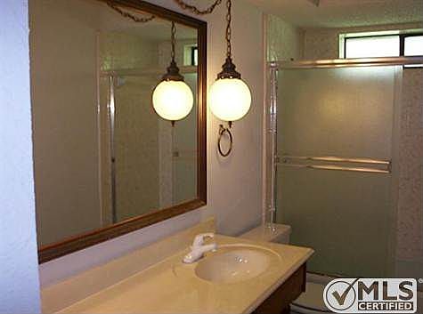 5th image of 214 Robin Hill Ln