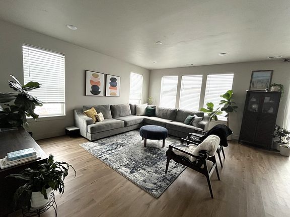 2nd image of 548 Aspen Ave