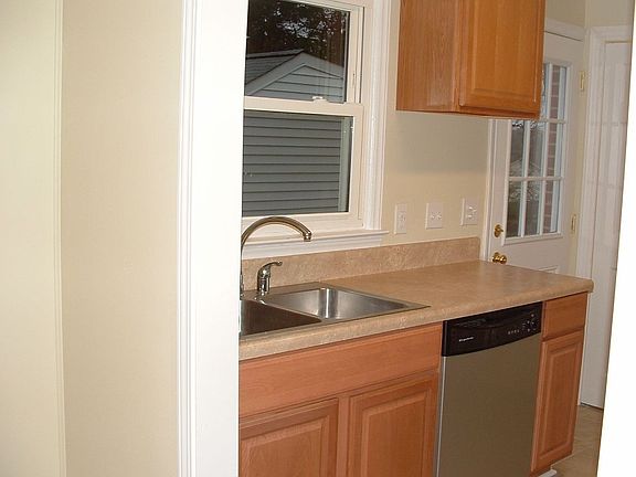 Kitchen- lots of new cabinets