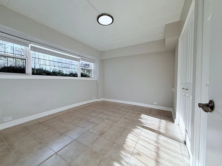 6015-23 N Fairfield Ave — Photo 7