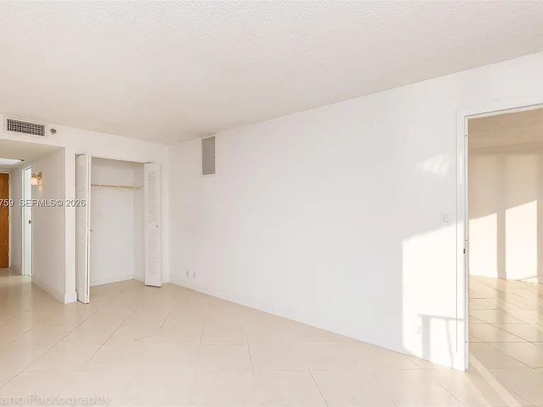 7601 E Treasure Dr #2406 — Photo 24