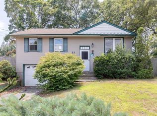 32 Debbie Ln, East Patchogue, NY 11772