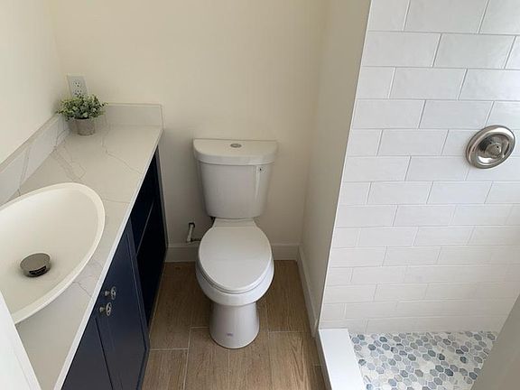 3rd image of 918 Pirate Cove Ln APT 1