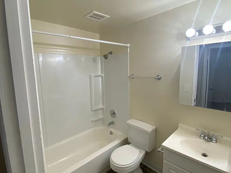 Annaron Apartments — Photo 17