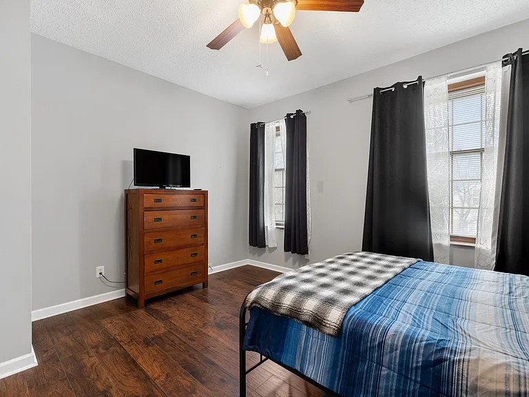 4066 Phillips Ave — Photo 13