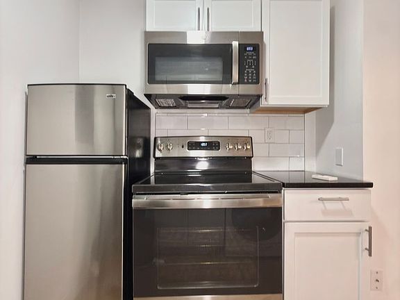 4th image of 139 E Clifton Ave #139E301