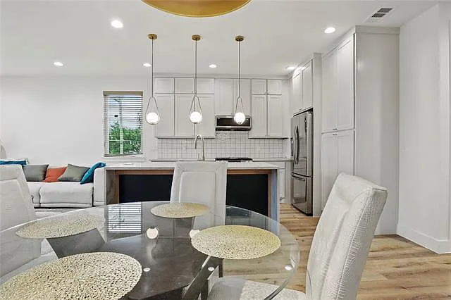 183 S Prairie Ave — Photo 3