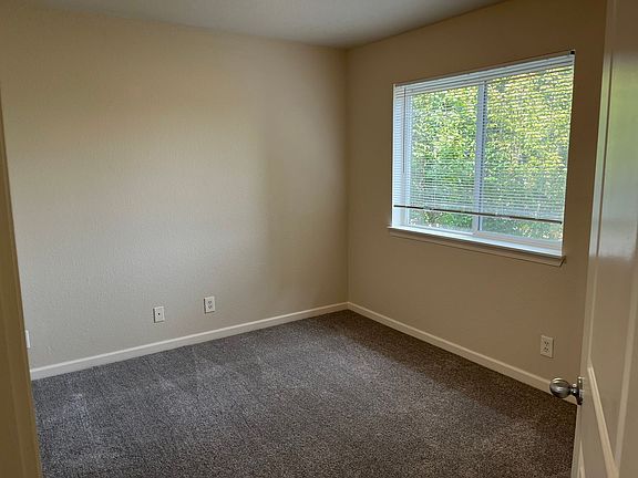 4th image of 5515 NE 82nd Ave