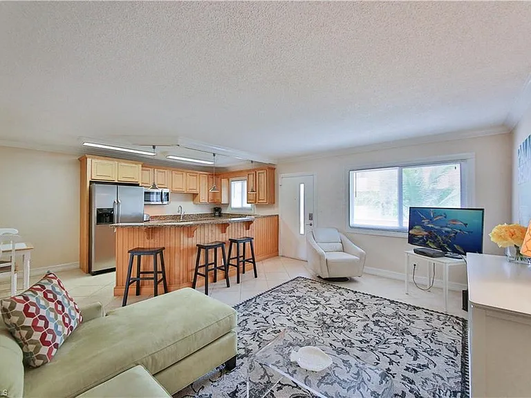 1100 Gulf Shore Blvd N #207 — Photo 3