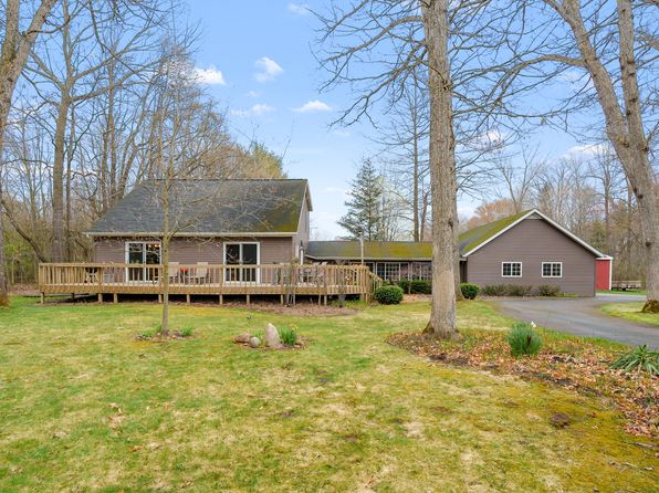 37842 Lake Shore Dr, Paw Paw, MI 49079