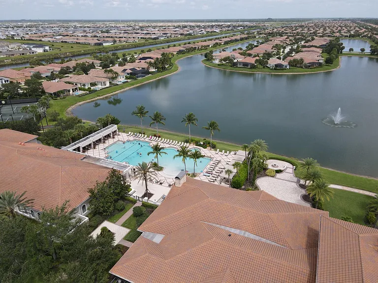10231 SW Latium Way — Photo 38