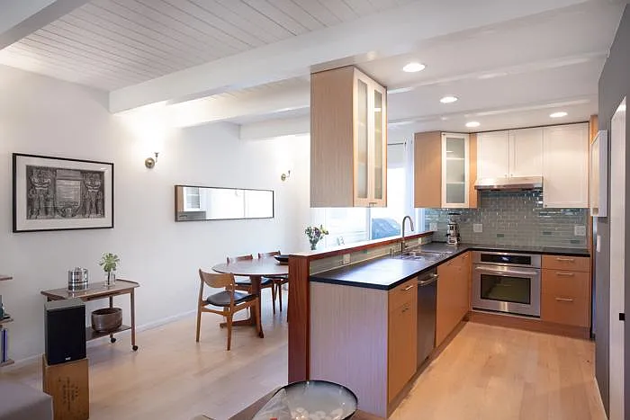 2 bed, 1.5 bath, 1010 sqft, $5,595 — Photo 4