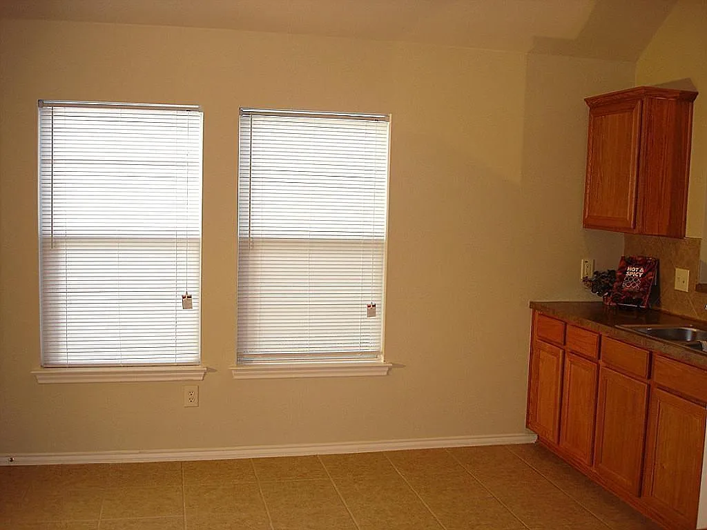 3 bed, 2.0 bath, 1742 sqft, $1,850 — Photo 2