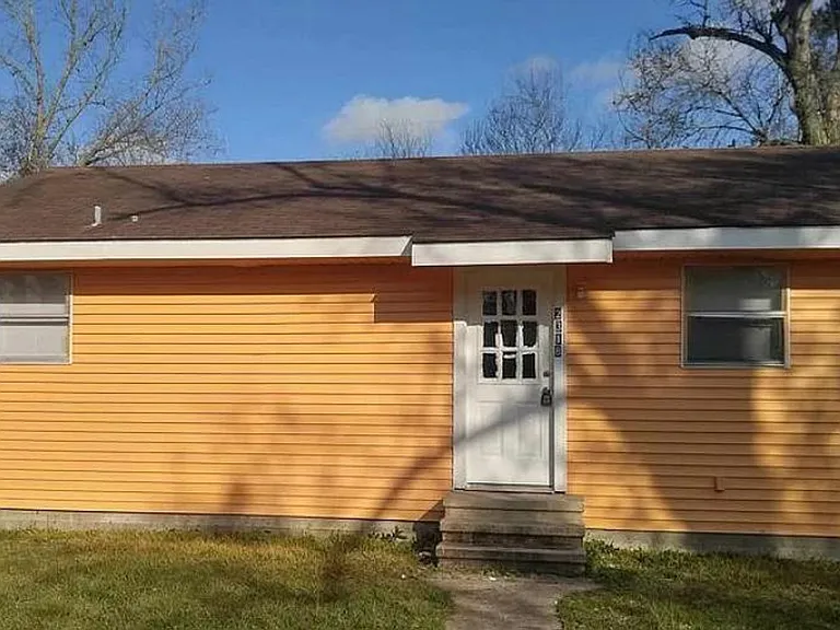 2318 Pacific St — Photo 1