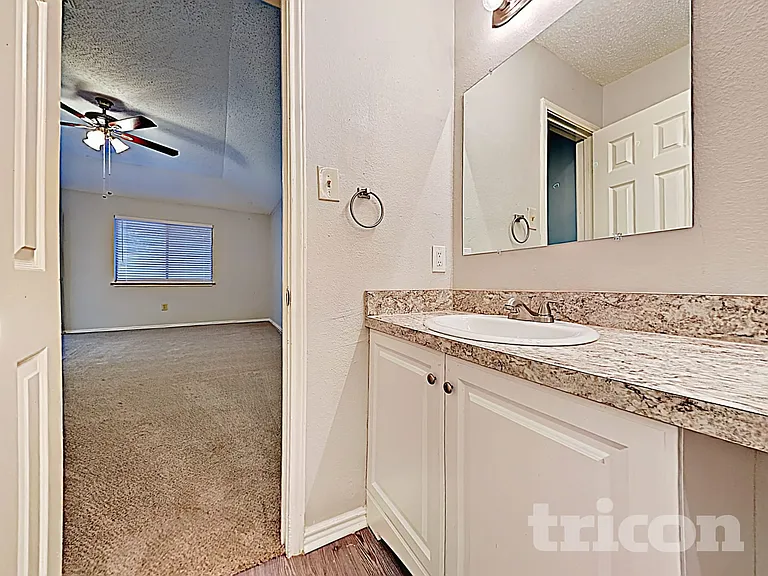 2537 Rialto Way — Photo 10