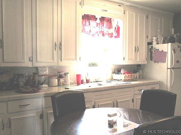3rd image of 418 E Shawnee Ter