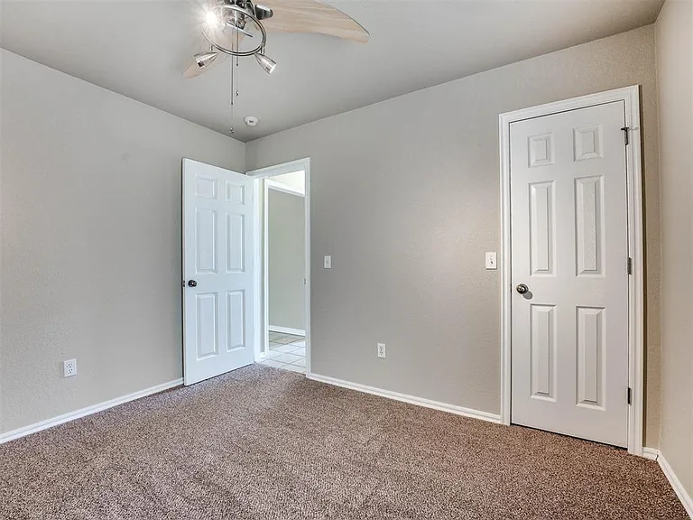 1209 Stoneridge Dr — Photo 10