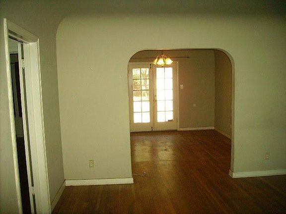 4th image of 547 E Weldon Ave