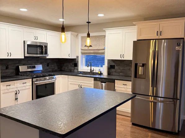 42 Chapman Chase, Windsor Locks, CT 06096