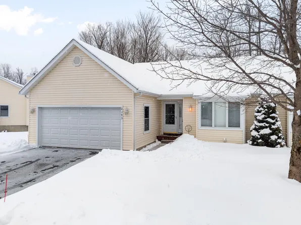 2193 Woods Ln, Petoskey, MI 49770